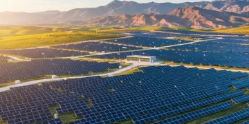 Granja solar en España, símbolo de inversión sostenible y rentabilidad en energía limpia.